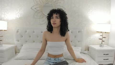 julietta    online show from 04/07/26, 11:54