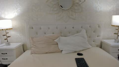 julietta    online show from 04/19/26, 12:04