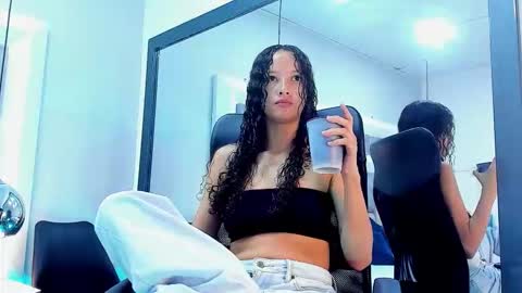 Hi guys It is a pleasure to have you here I am Julieta  online show from 09/24/25, 12:08