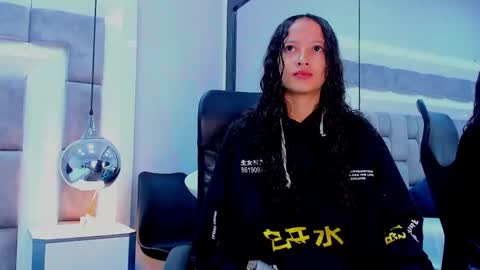 Hi guys It is a pleasure to have you here I am Julieta  online show from 09/28/25, 12:21