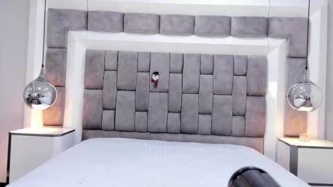 Hi guys It is a pleasure to have you here I am Julieta  online show from 11/26/25, 12:06