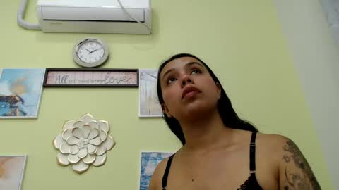 Snapshot of juliette18rose chatting on 05/08/26, 12:16 juliette18rose online show from 05/08/26, 12:16