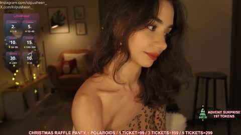 Snapshot of juliette_dee chatting on 12/15/25, 10:47 Juliette Dee online show from 12/15/25, 10:47