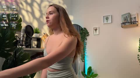 Snapshot of juliette_junson chatting on 12/17/24, 07:37 Julie online show from 12/17/24, 07:37