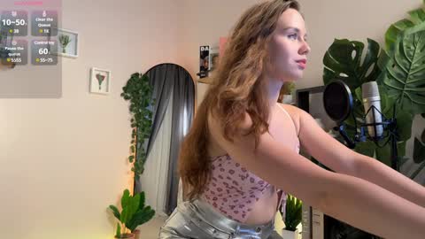 Snapshot of juliette_junson chatting on 01/06/25, 03:51 Julie online show from 01/06/25, 03:51