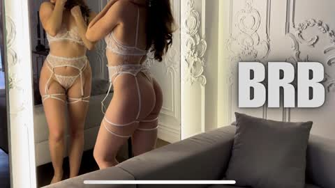 Snapshot of juliette_junson chatting on 01/18/25, 07:04 Julie online show from 01/18/25, 07:04