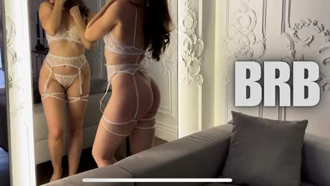 Snapshot of juliette_junson chatting on 02/01/25, 03:50 Julie online show from 02/01/25, 03:50