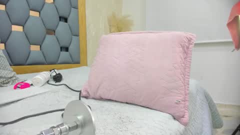 juliette_pretty_ online show from 03/18/26, 09:40