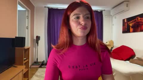 Snapshot of julietterosie chatting on 05/27/26, 08:33 Rose online show from 05/27/26, 08:33