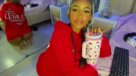 Snapshot of julitpink chatting on 02/13/26, 11:50 julitpink online show from 02/13/26, 11:50