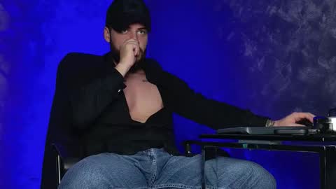 JULiUS   online show from 12/21/25, 08:05