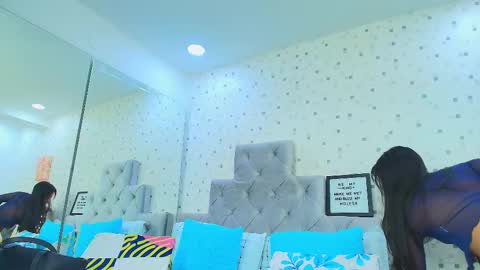 Julieta Reyes   online show from 09/18/25, 11:56