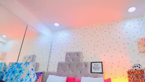 Julieta Reyes   online show from 09/22/25, 11:45