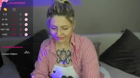 Snapshot of jully_rox chatting on 02/09/25, 10:09 Jully online show from 02/09/25, 10:09