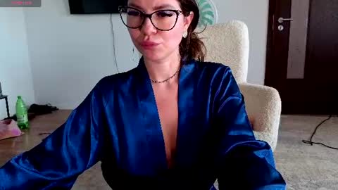 Snapshot of jullyenn chatting on 07/04/26, 12:44 Jully online show from 07/04/26, 12:44