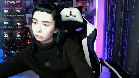 Snapshot of julscinamon chatting on 01/12/26, 04:12 Baroness Von Cringe online show from 01/12/26, 04:12