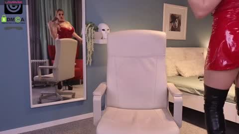 Snapshot of julya_parker chatting on 01/17/25, 09:49 Julya Mistress online show from 01/17/25, 09:49