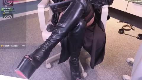 Snapshot of julya_parker chatting on 02/19/25, 04:33 Julya Mistress online show from 02/19/25, 04:33