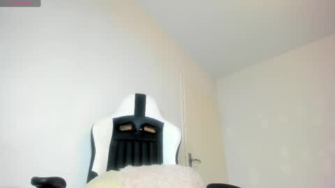 Snapshot of julyssa_sanders chatting on 04/19/26, 11:51 July online show from 04/19/26, 11:51