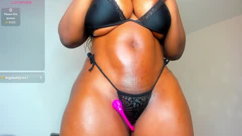 Snapshot of julyssa_sanders chatting on 05/20/26, 11:38 July online show from 05/20/26, 11:38