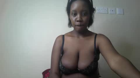 Snapshot of junebeiby chatting on 02/28/26, 10:22 queen online show from 02/28/26, 10:22