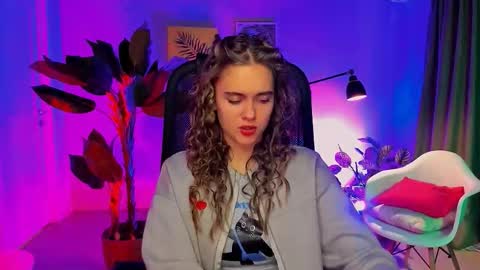 junewoods online show from 11/22/25, 10:25