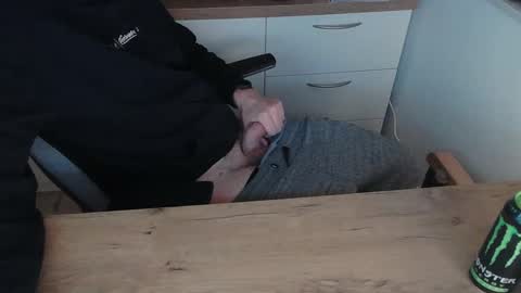 junk2711 online show from 02/26/25, 06:21