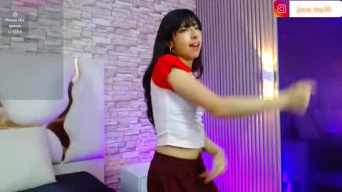 Snapshot of juno_tay chatting on 09/17/25, 07:15 JUNO online show from 09/17/25, 07:15