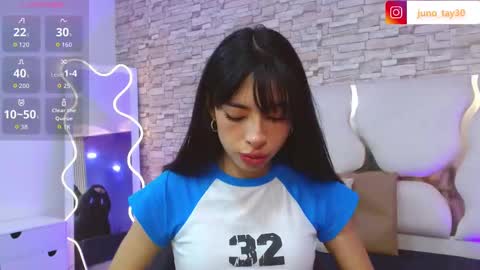 Snapshot of juno_tay chatting on 09/23/25, 07:17 JUNO online show from 09/23/25, 07:17