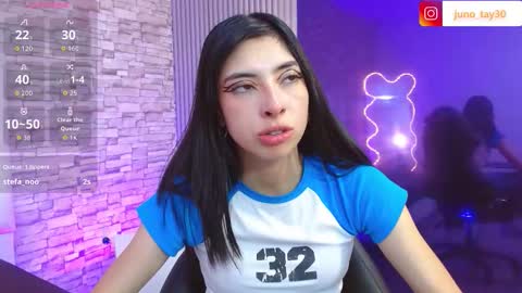 Snapshot of juno_tay chatting on 10/03/25, 07:22 JUNO online show from 10/03/25, 07:22