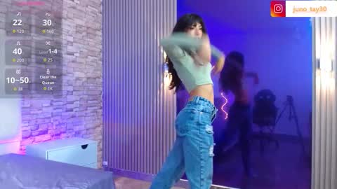 Snapshot of juno_tay chatting on 10/16/25, 11:44 JUNO online show from 10/16/25, 11:44