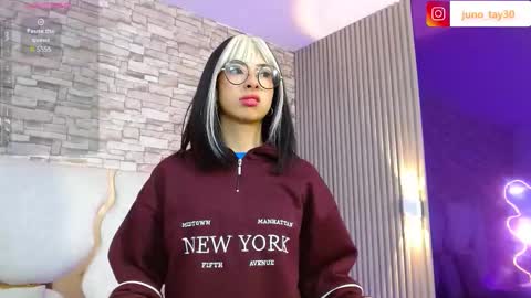 Snapshot of juno_tay chatting on 10/25/25, 11:51 JUNO online show from 10/25/25, 11:51