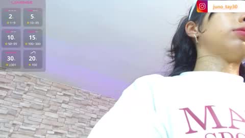 Snapshot of juno_tay chatting on 10/30/25, 11:55 JUNO online show from 10/30/25, 11:55