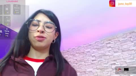 Snapshot of juno_tay chatting on 11/07/25, 11:43 JUNO online show from 11/07/25, 11:43