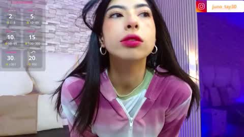 Snapshot of juno_tay chatting on 11/12/25, 12:05 JUNO online show from 11/12/25, 12:05