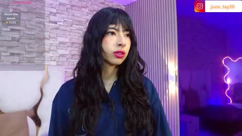 Snapshot of juno_tay chatting on 11/19/25, 11:54 JUNO online show from 11/19/25, 11:54