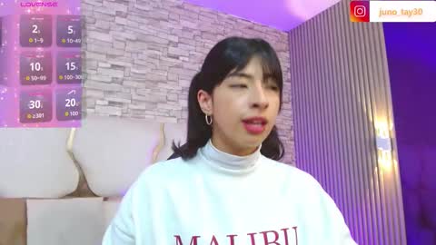 Snapshot of juno_tay chatting on 11/23/25, 11:54 JUNO online show from 11/23/25, 11:54