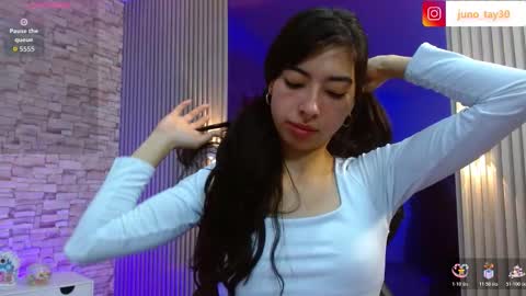 Snapshot of juno_tay chatting on 11/26/25, 11:44 JUNO online show from 11/26/25, 11:44