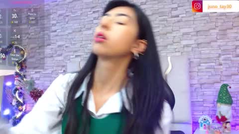 Snapshot of juno_tay chatting on 11/29/25, 11:57 JUNO online show from 11/29/25, 11:57