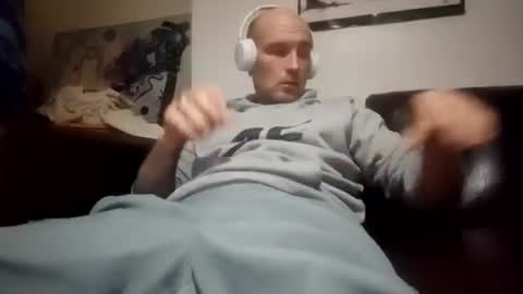 Yuri online show from 12/15/25, 03:55