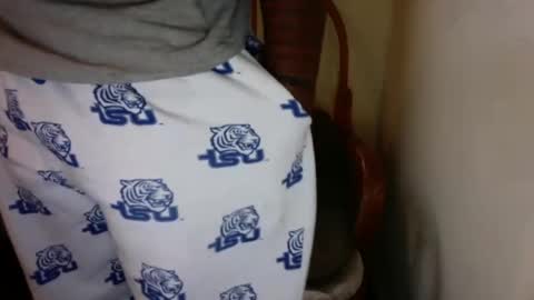 Snapshot of just2real chatting on 12/04/24, 08:40 Real online show from 12/04/24, 08:40