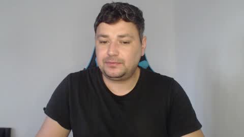 Snapshot of just_a_nice_guy_27 chatting on 12/22/25, 11:18 Alex online show from 12/22/25, 11:18