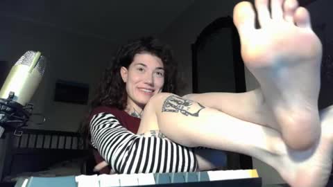 Snapshot of just_curly_ginger chatting on 05/27/26, 06:49 Ginger Curly online show from 05/27/26, 06:49