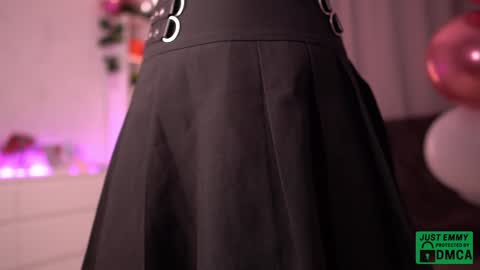 Snapshot of just_emmy chatting on 12/05/24, 05:15 just call me Emmy online show from 12/05/24, 05:15