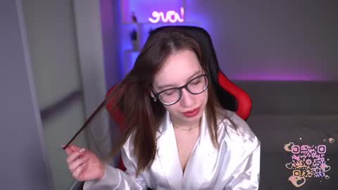 Snapshot of just_emmy chatting on 02/28/25, 04:32 just call me Emmy online show from 02/28/25, 04:32