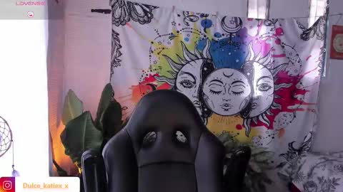 Snapshot of just_katiex chatting on 02/19/25, 01:17 Sofia online show from 02/19/25, 01:17