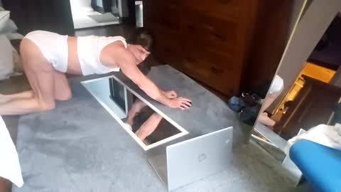 Tohiptwoquit online show from 11/24/25, 07:24