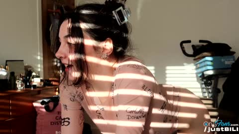 Snapshot of justbecauseiloveit chatting on 01/30/25, 10:08 Billie B William online show from 01/30/25, 10:08