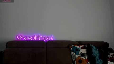 Snapshot of justchloex chatting on 10/31/25, 07:09 Chloe online show from 10/31/25, 07:09