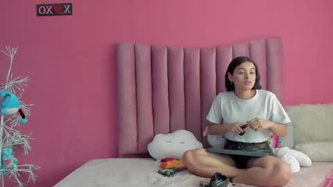 Snapshot of justin_jazmin chatting on 01/24/25, 07:18 JUSTIN Y JAZMIN online show from 01/24/25, 07:18